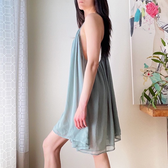 NA-KD sage green flowy loose spaghetti strap baby doll mini dress - Picture 3 of 14